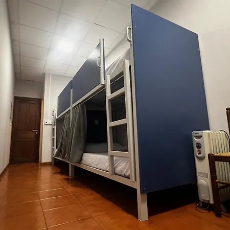 بيت شباب La Estacion