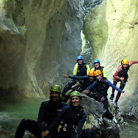 بيت شباب La Estacion يانس