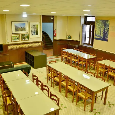 بيت شباب La Estacion