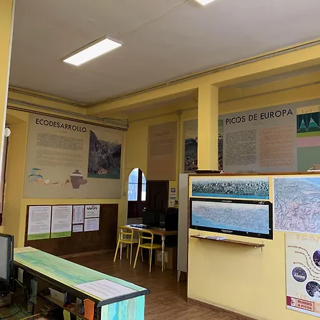 Хостел La Estacion Льянес